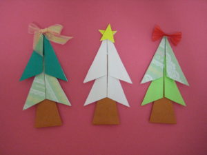 折り紙でクリスマスツリーの折り方 簡単に平面のツリーが出来たよ