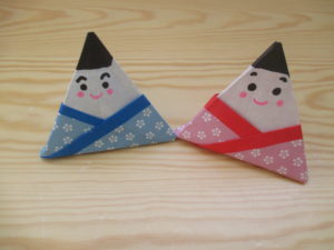 お雛様とお内裏様の折り紙 立体で簡単な折り方 三角形で3月のかわいいひな祭りの飾り付け ママと子供のｈａｐｐｙ ｌｉｆｅ