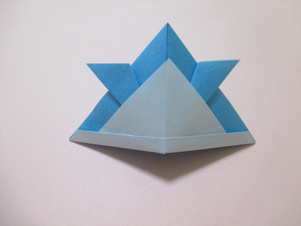 折り紙で兜の折り方 簡単に出来て 画用紙で作るとかぶれるよ