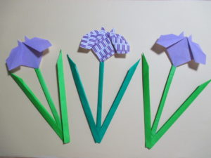 折り紙であやめの作り方 簡単に平面の花と茎が作れるよ ママと子供のｈａｐｐｙ ｌｉｆｅ