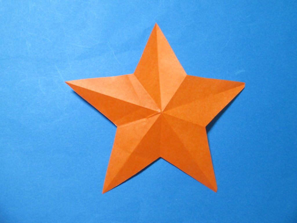 折り紙で星の切り方。折って&切ってとっても簡単に出来たよ♪ ママと子供のHappy Life