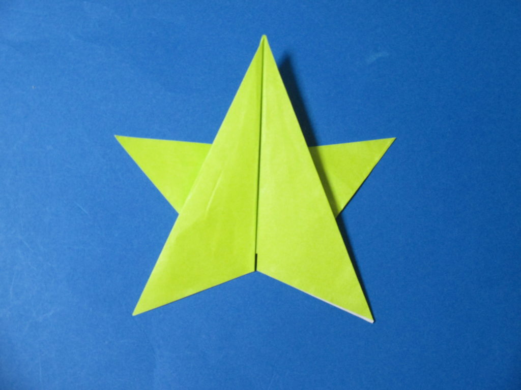 折り紙で星の折り方。折り紙一枚で簡単に作ってみよう♪ ママと子供のHappy Life