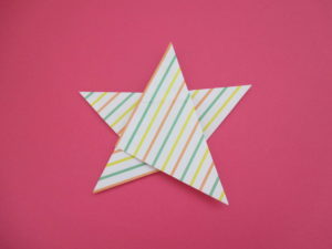 折り紙で星の折り方 簡単に1枚で作れるよ 七夕やクリスマスにも