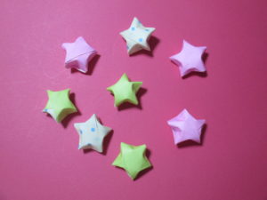 折り紙でこんぺいとうの折り方 星の立体で1枚の作り方 簡単に小さい金平糖の形をしたかわいいラッキースターを手作りしよう ママと子供のｈａｐｐｙ ｌｉｆｅ