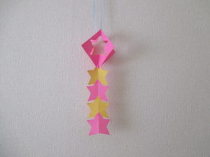 折り紙で星の切り方 簡単に作れて七夕飾りにオススメ ママと子供