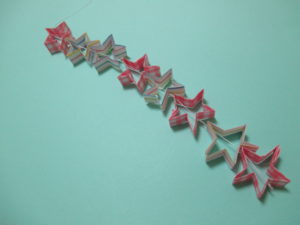 七夕飾りの折り紙 星つづりの折り方 簡単に七夕やクリスマスにラッキースターの作り方 幼稚園や保育園の幼児の7月の保育の製作にも最適です ママと子供のｈａｐｐｙ ｌｉｆｅ
