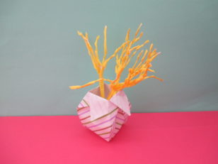 折り紙で花瓶の立体的な折り方 お月見飾りにもおすすめ