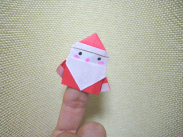 サンタの折り紙 指人形の折り方 簡単にかわいいサンタクロースの作り方 幼児さんにもオススメ ママと子供のｈａｐｐｙ ｌｉｆｅ