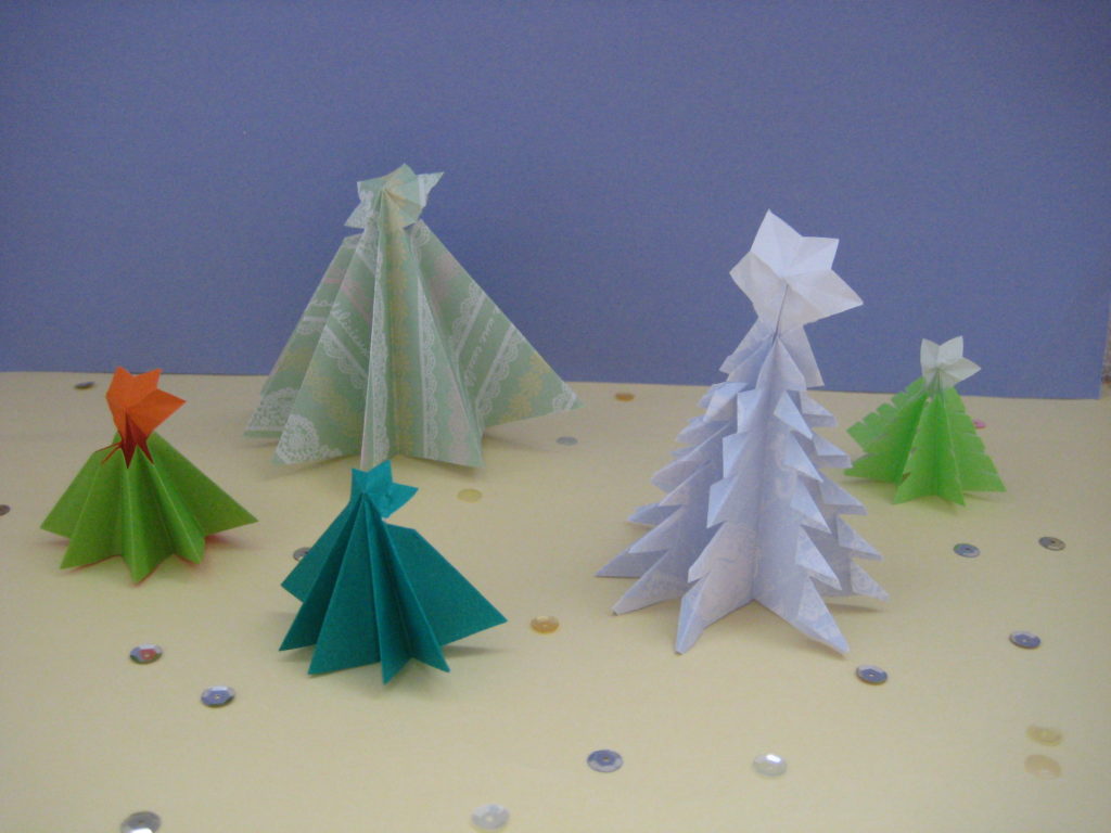 折り紙でクリスマスツリーの折り方 立体で簡単に折れたよ