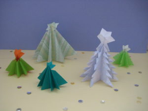 クリスマスツリーの折り紙 簡単に幼児でも立体に作れる作り方 12月の飾り付けににオススメ ママと子供のｈａｐｐｙ ｌｉｆｅ