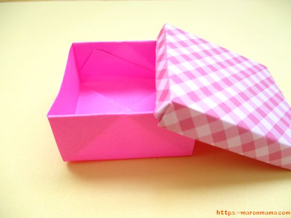 折り紙で箱 ふた付きの正方形の折り方 簡単にかわいい入れ物の作り方 ２枚で可愛いギフトボックスが完成 ママと子供のｈａｐｐｙ ｌｉｆｅ