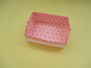 折り紙で箱の作り方 簡単に大きな長方形の箱を折ったよ ママと