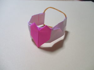 折り紙でハートのブレスレットの折り方 ハートの指輪にもなるよ ママと子供のｈａｐｐｙ ｌｉｆｅ